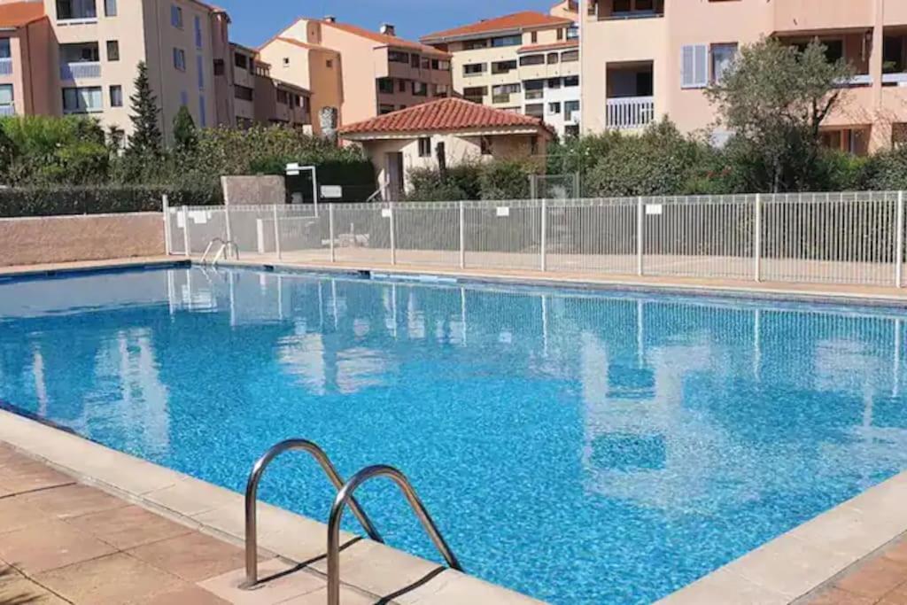 Appartement Spacieux 65M2, Avec Piscine Et Parking Fréjus Exterior foto